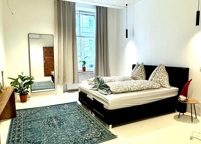 Opera 140 M2 Apartment